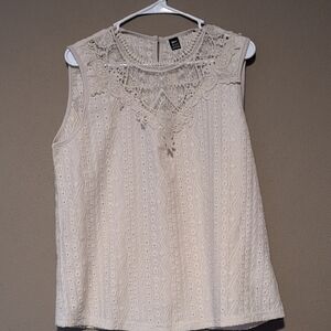 Grefit Cream Lace Sleeveless Top